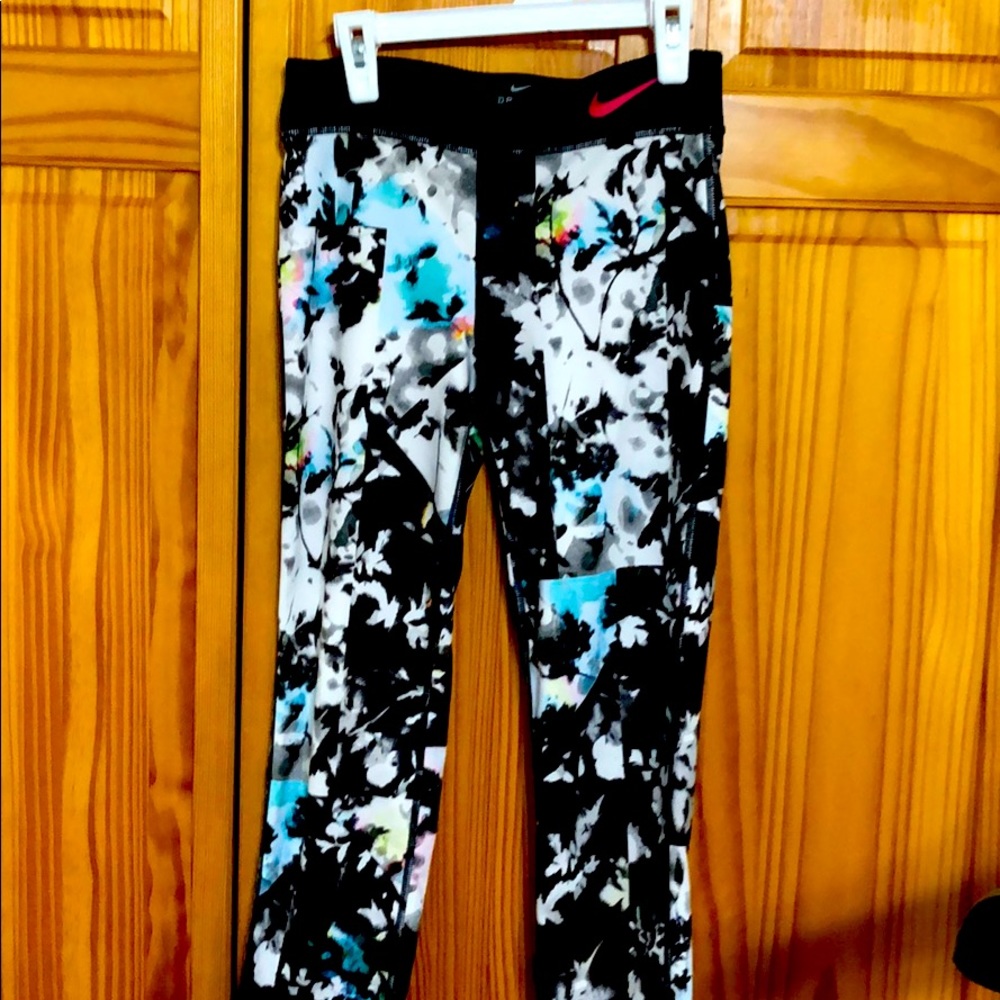 Girls Nike athletic capris